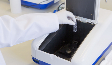 Mesure d'une absorbance avec un spectromètre UV-visible